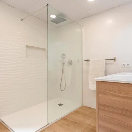 アパート 3 Bedroom Beautiful In