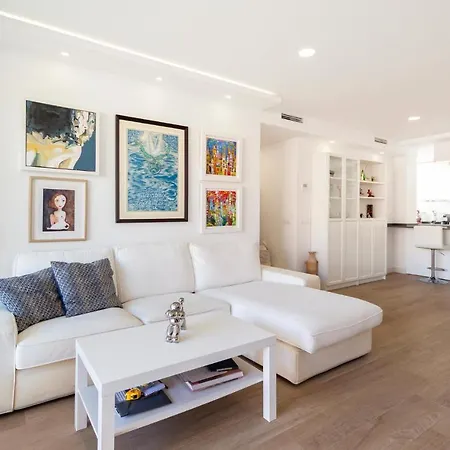 3 Bedroom Beautiful In Apartament